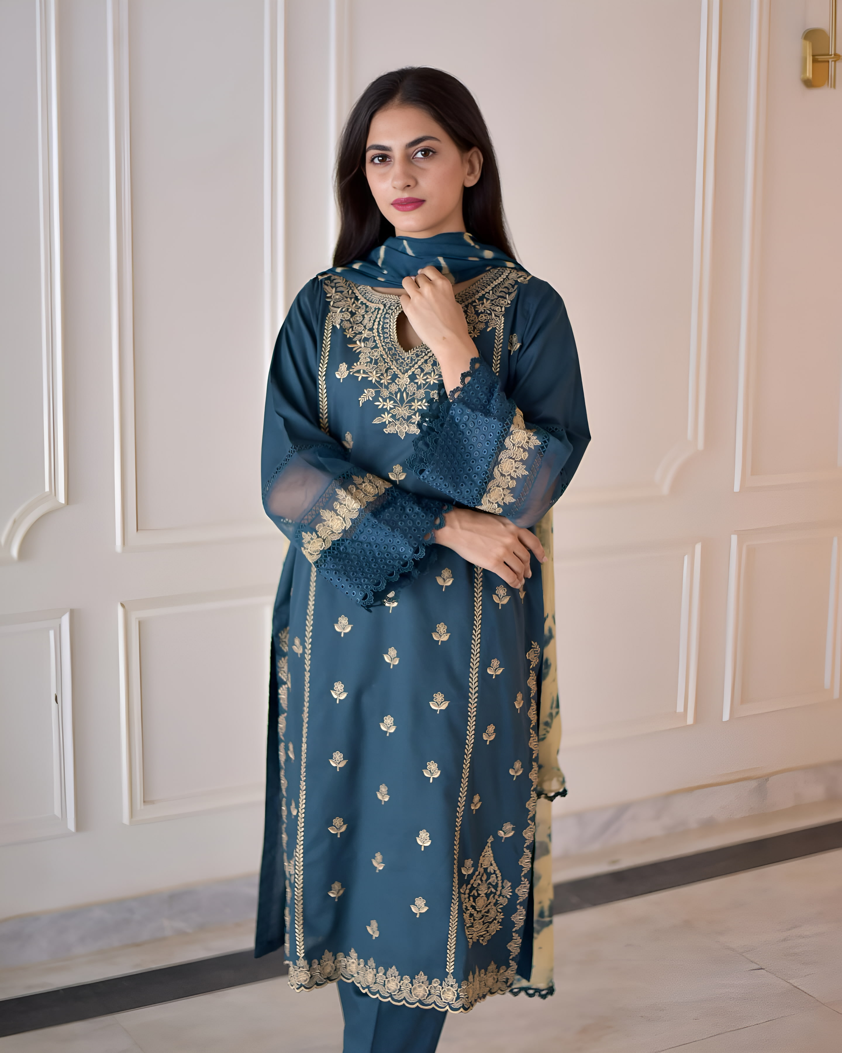 বিলাসী এমব্রয়ডারি থ্রি পিছ